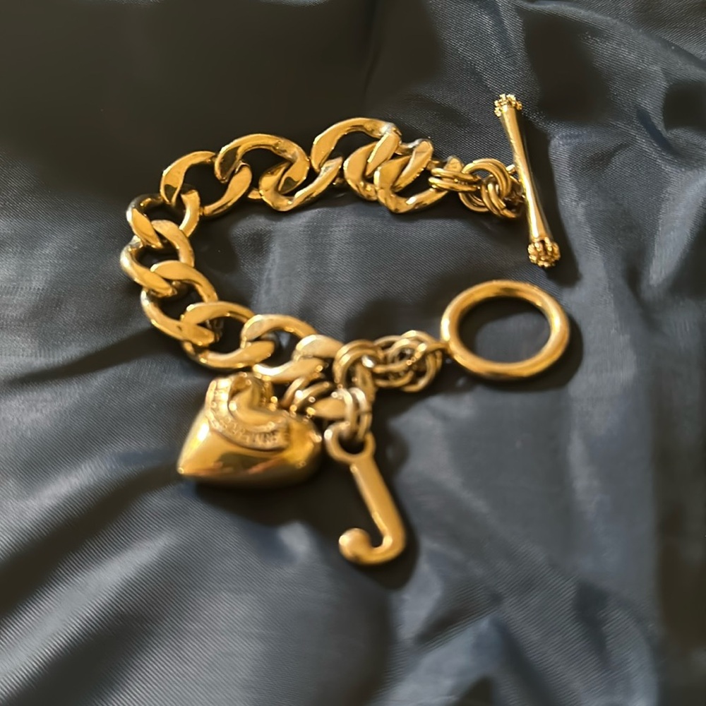 6 inch juicy bracelet and 4 inches when latched.